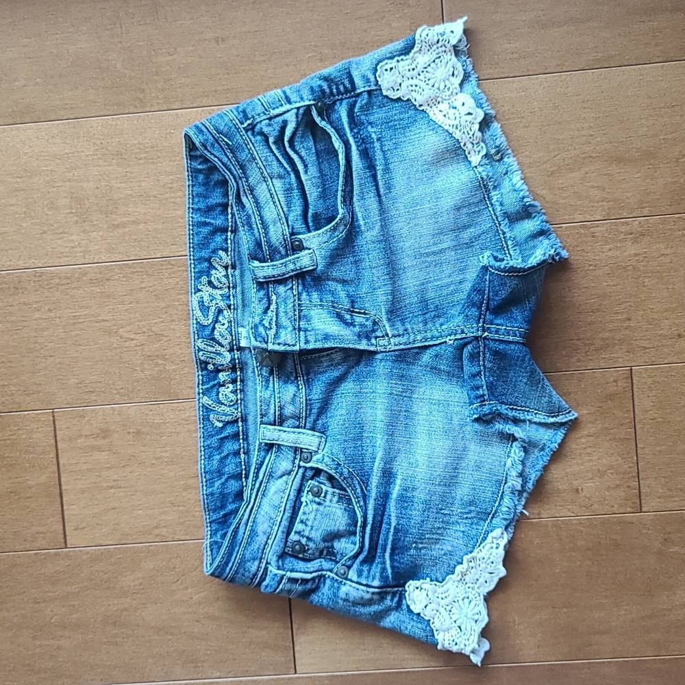 Daisy Dukes - Picture 3 of 3